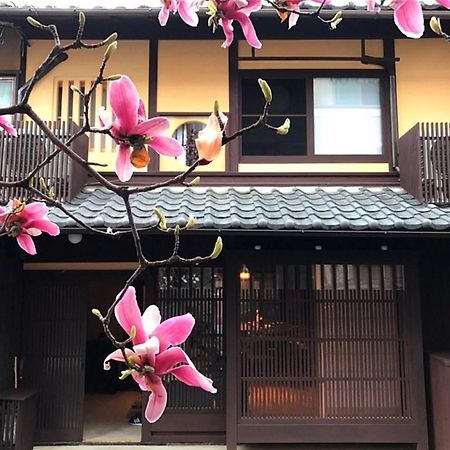京町家の宿 三石 Kyoto Bagian luar foto