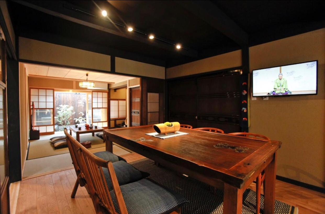 京町家の宿 三石 Kyoto Bagian luar foto