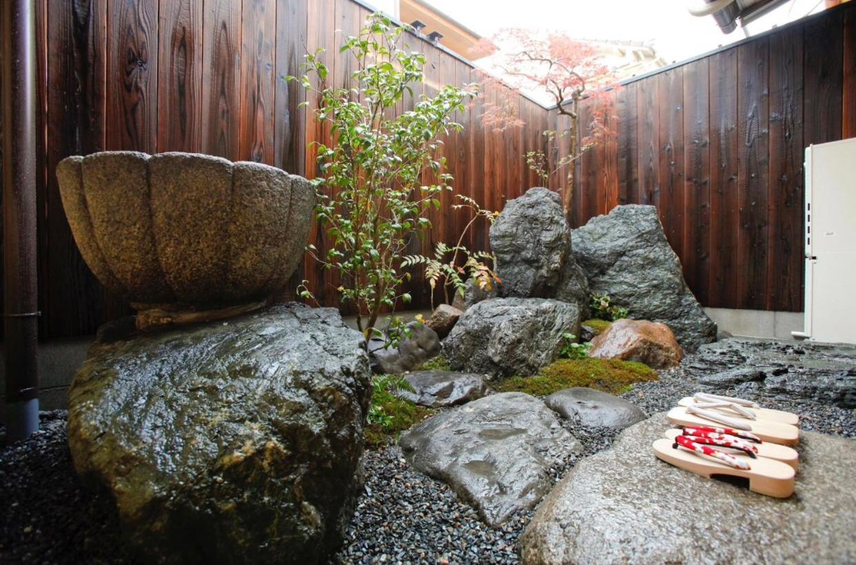 京町家の宿 三石 Kyoto Bagian luar foto